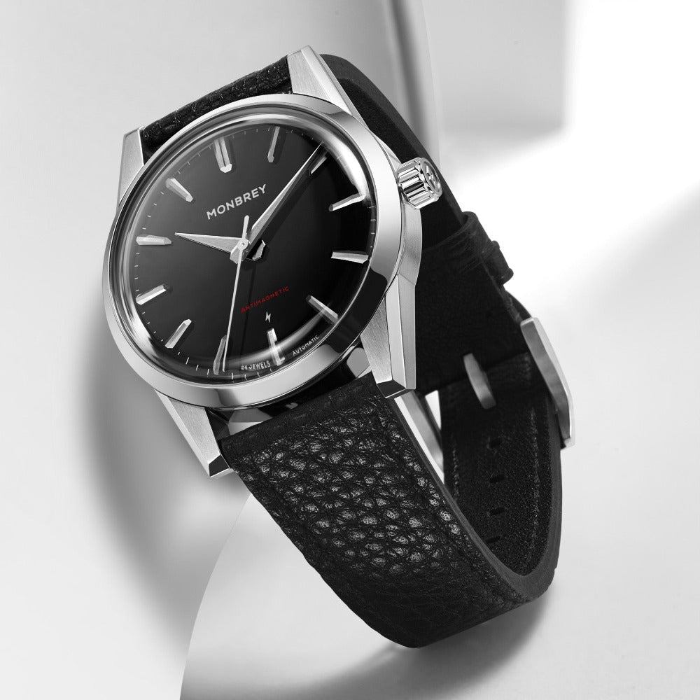 MB1 L02 Black white background