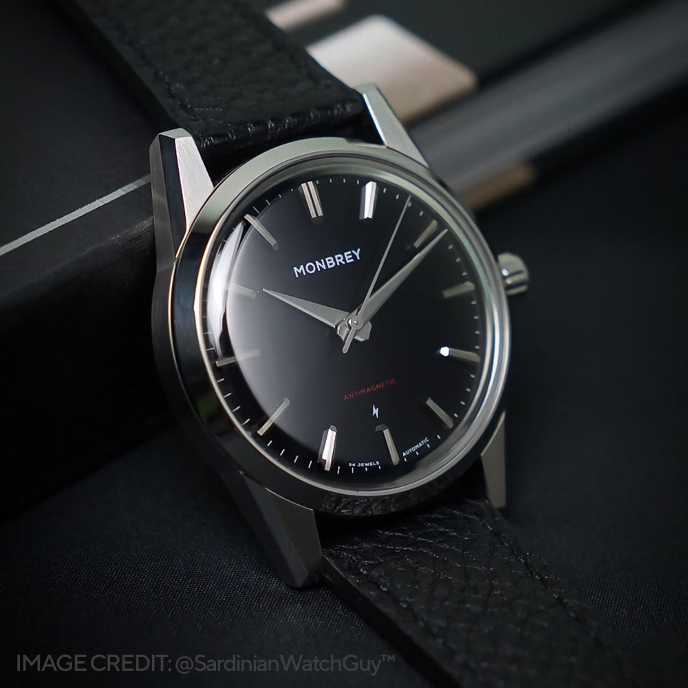 MB1 L02 Black black background